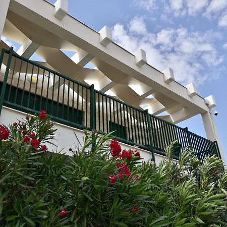Queen Beach Apartments Nin Esterno foto