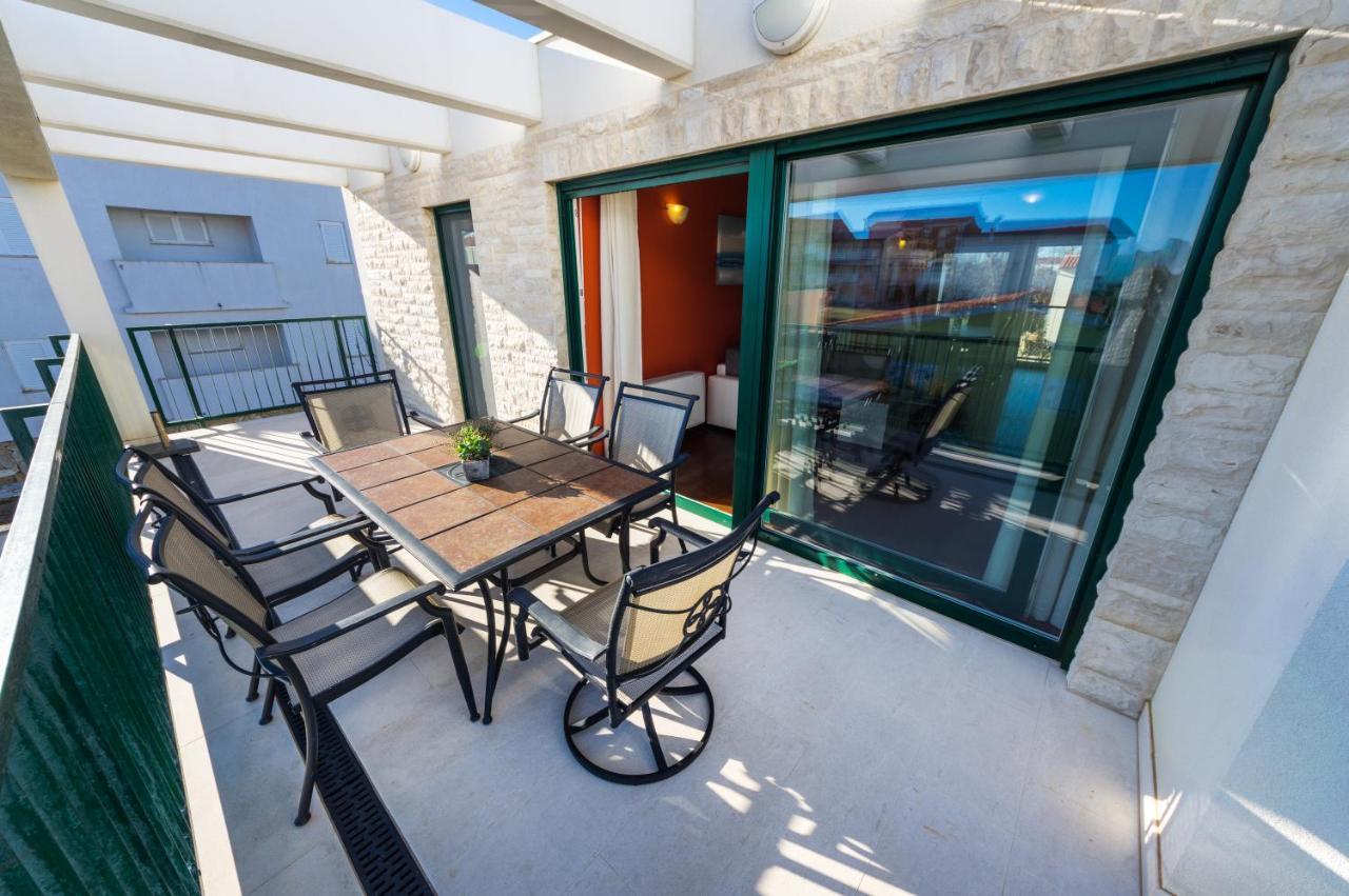 Queen Beach Apartments Nin Esterno foto