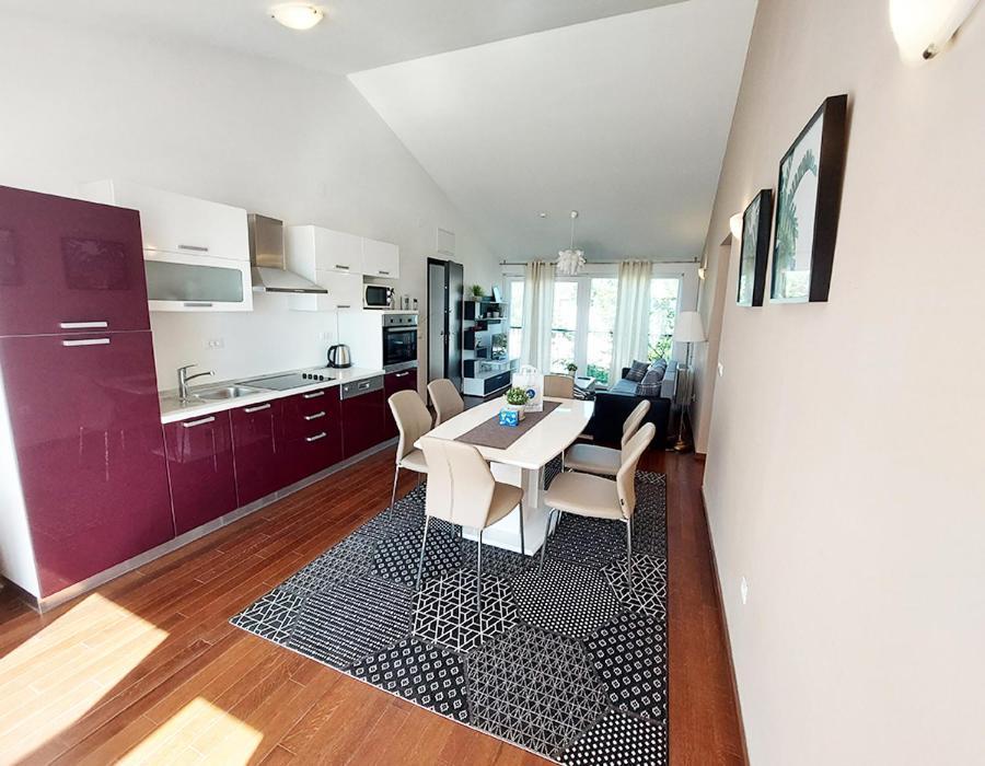 Queen Beach Apartments Nin Esterno foto