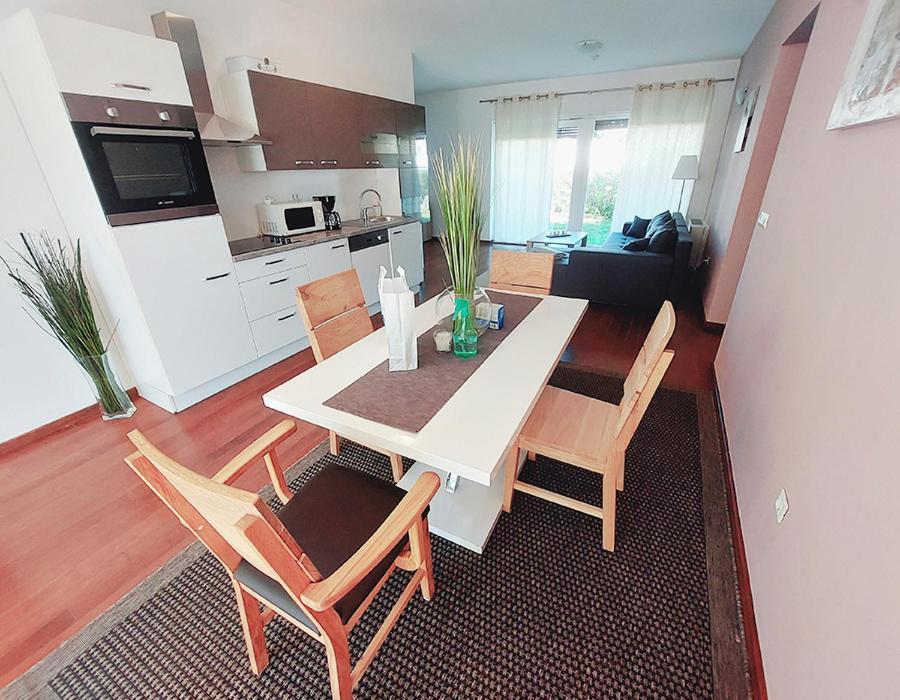 Queen Beach Apartments Nin Esterno foto