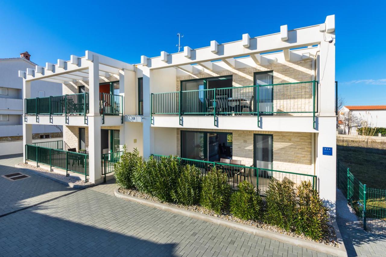 Queen Beach Apartments Nin Esterno foto