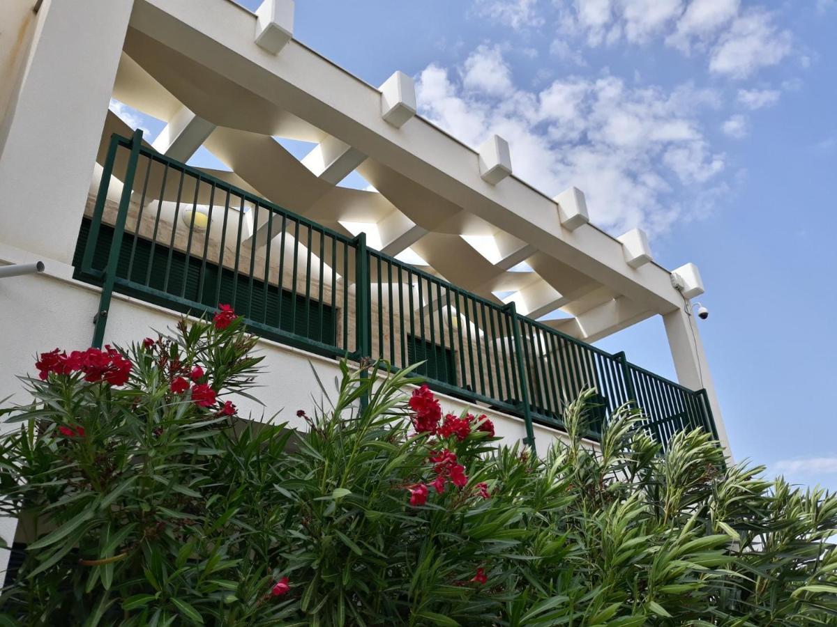 Queen Beach Apartments Nin Esterno foto