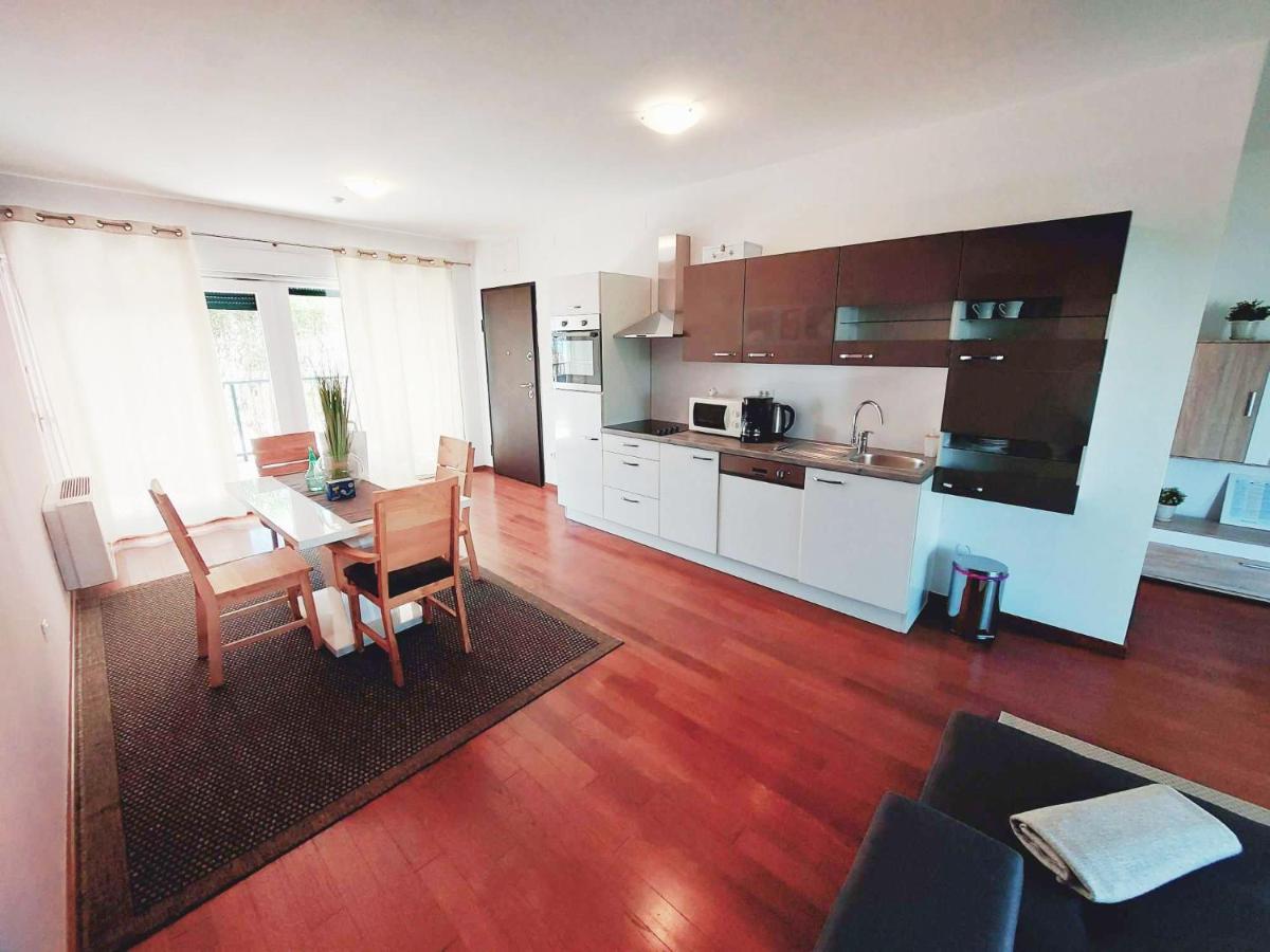Queen Beach Apartments Nin Esterno foto