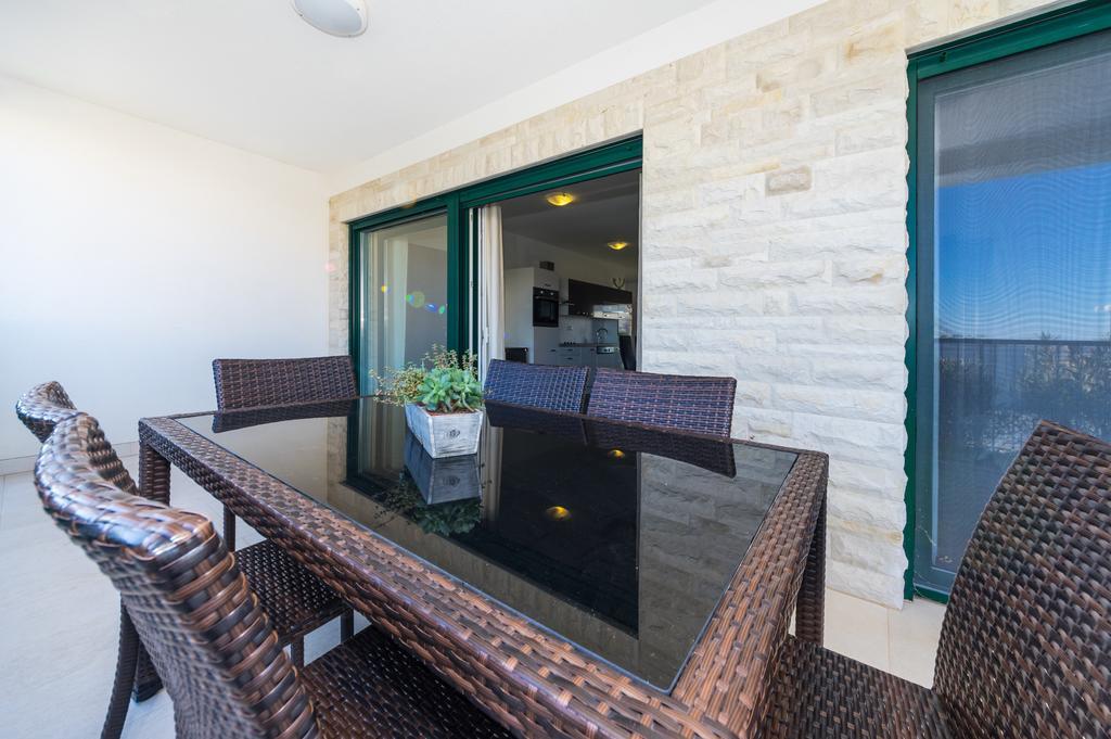 Queen Beach Apartments Nin Esterno foto