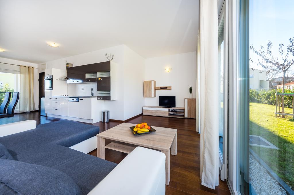 Queen Beach Apartments Nin Esterno foto