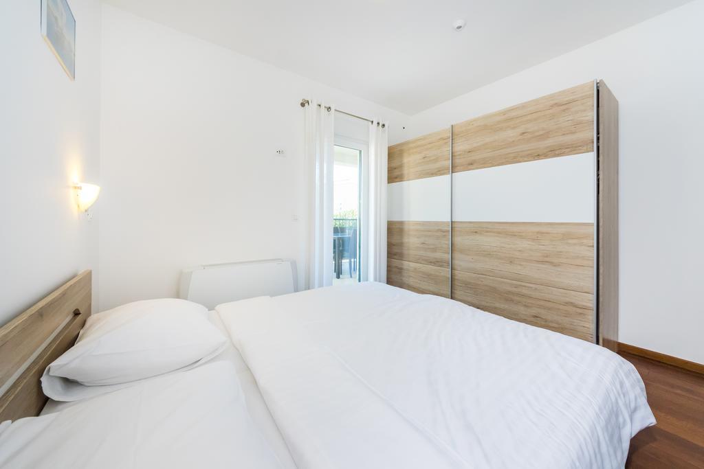 Queen Beach Apartments Nin Esterno foto