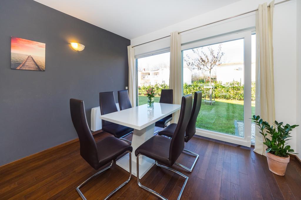 Queen Beach Apartments Nin Esterno foto