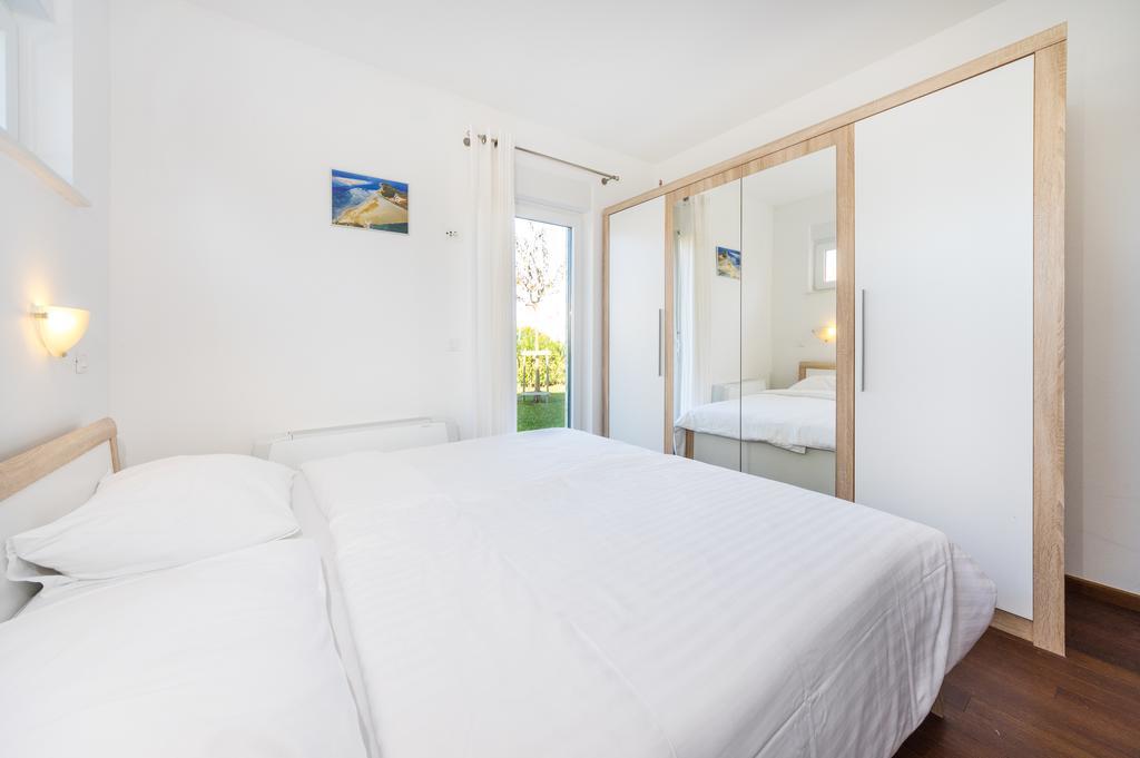 Queen Beach Apartments Nin Esterno foto