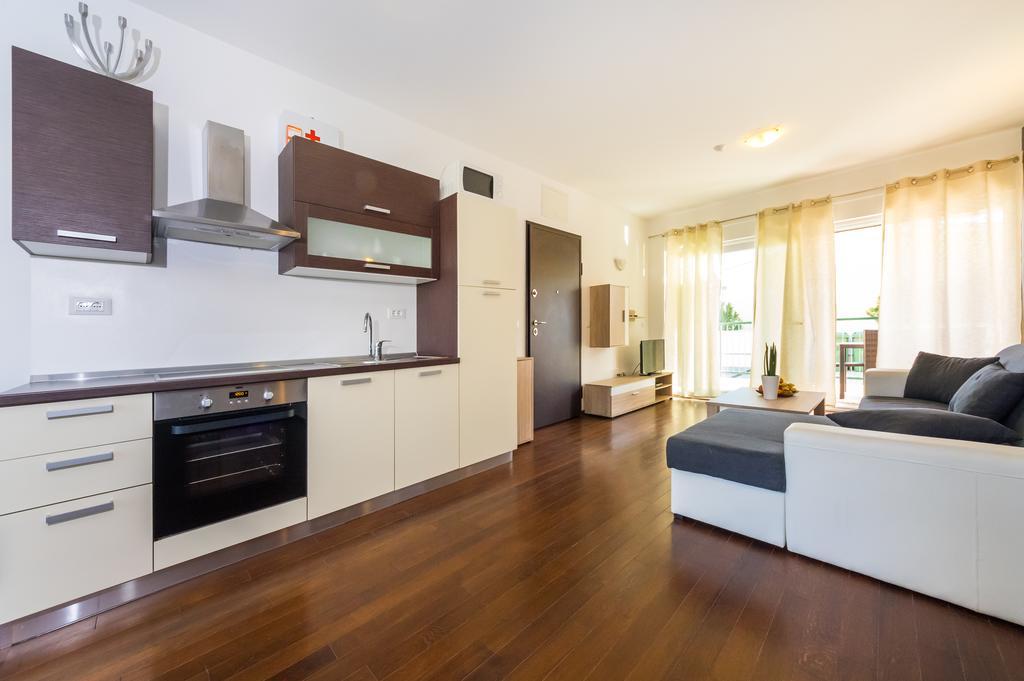 Queen Beach Apartments Nin Esterno foto